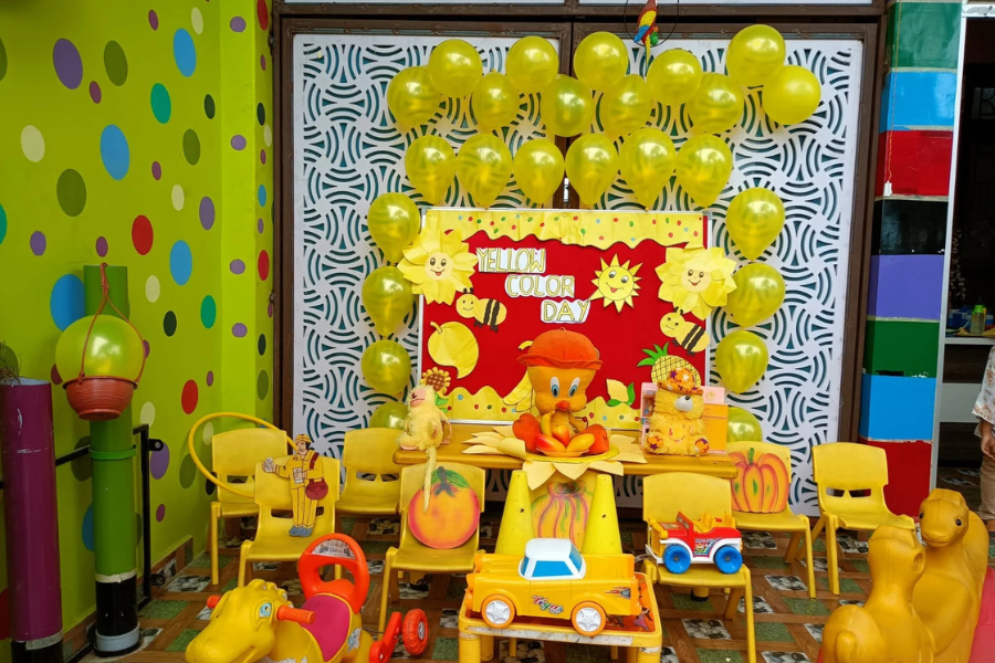 Yellow Day: Bright Minds, Big Discoveries!